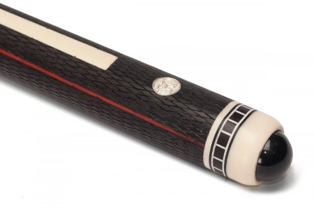 Кий для русского бильярда Арбалет с гравировкой двухсоставной (черный граб, падук, граб)